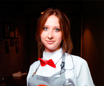 Официант Кристина